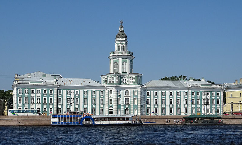 Saint petersbourg la ville construite par le Tsar Pierre Le Grand amateur d'art et d'oeuf Fabergé