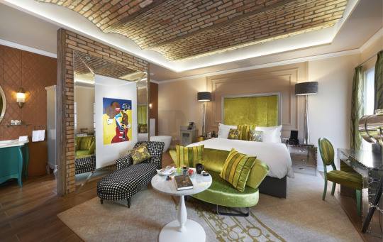 Une des chambres de L'Aria Hotel Budapest by Library Hotel Collection
