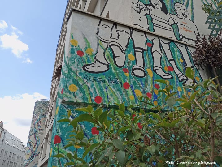 « le Mois du Ratrait », organisé en septembre en accès libre dans la rue du Retrait. Il propose un vaste programme d’expositions, de spectacles, de films, d’actions de rue et de peintures murales.