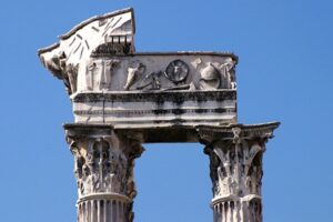 Détails de la colonne du Temple de Vespasien et de Titus