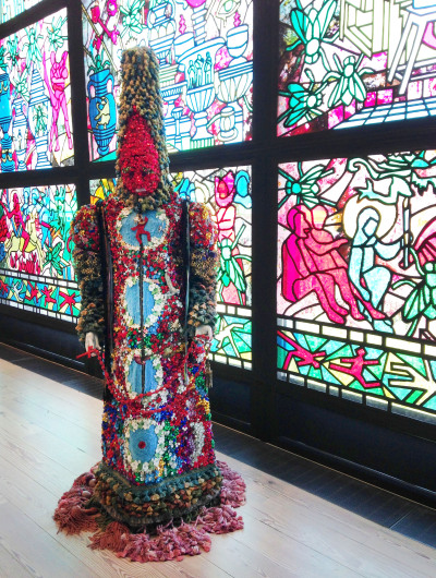 L'œuvre ci-dessus faisait partie de la grande installation de Raúl de Nieves créée pour la Biennale de Whitney 2017. copyright Raul de Nieves