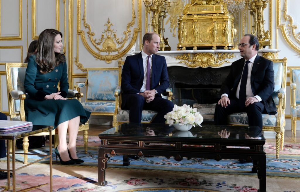 Prince William et la Duchesse de Cambridge lors de leur première visite officielle, reçus par le Président Hollande