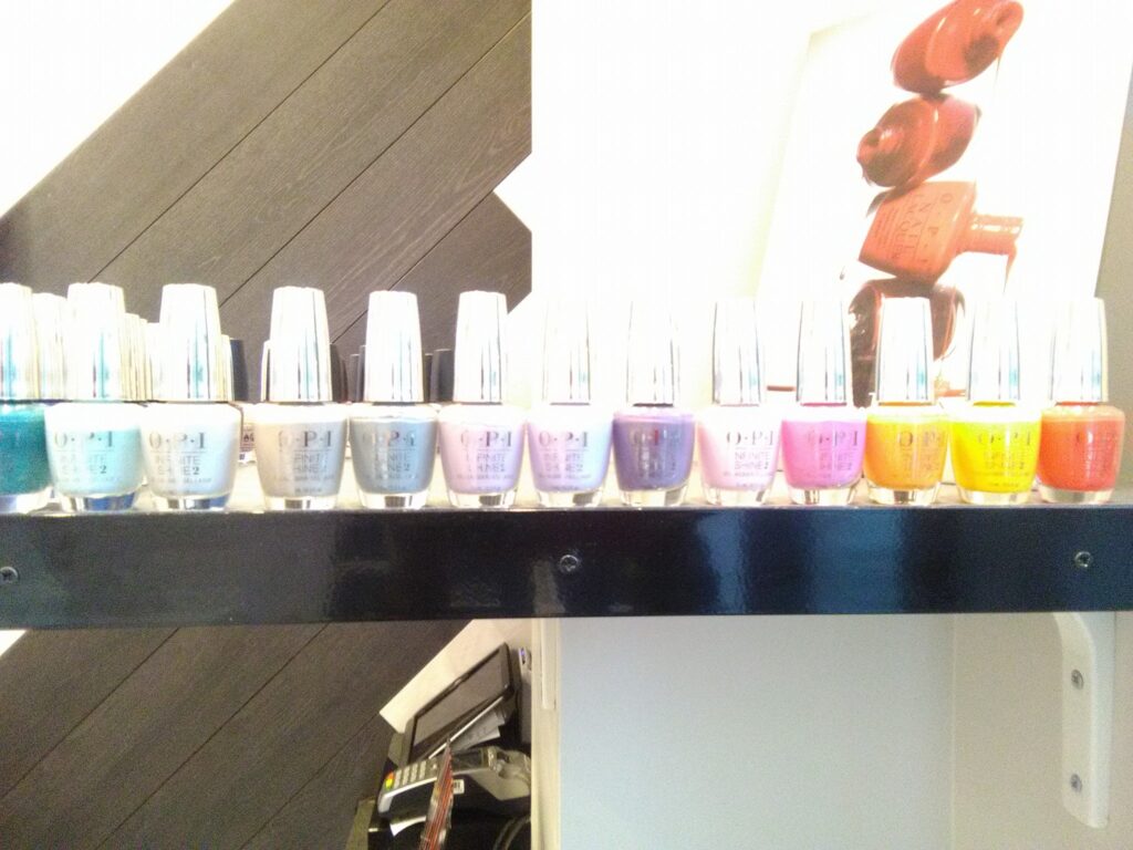 N'Colors Paris les vernis OPI vendus dans le nail bar