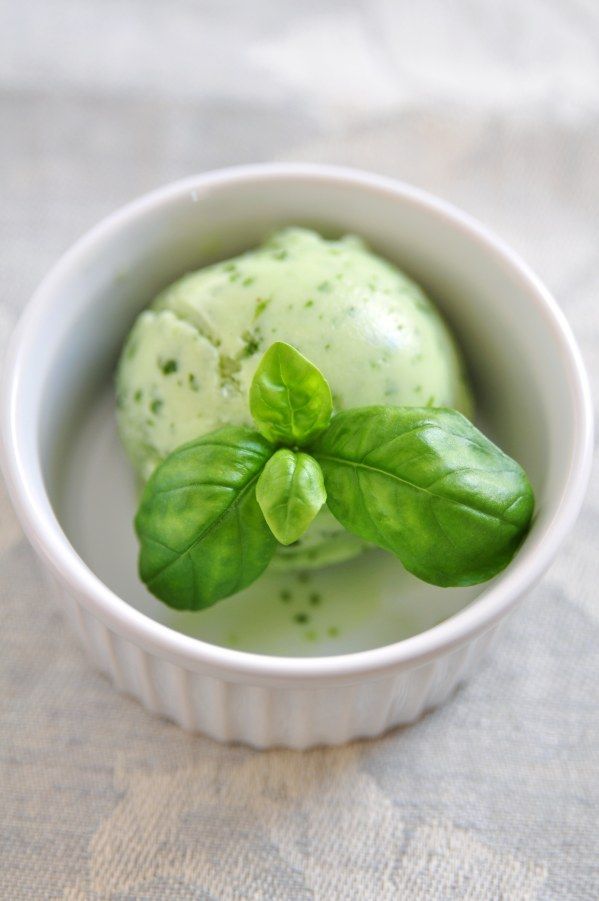 Glaces au Basilic par Marmiton