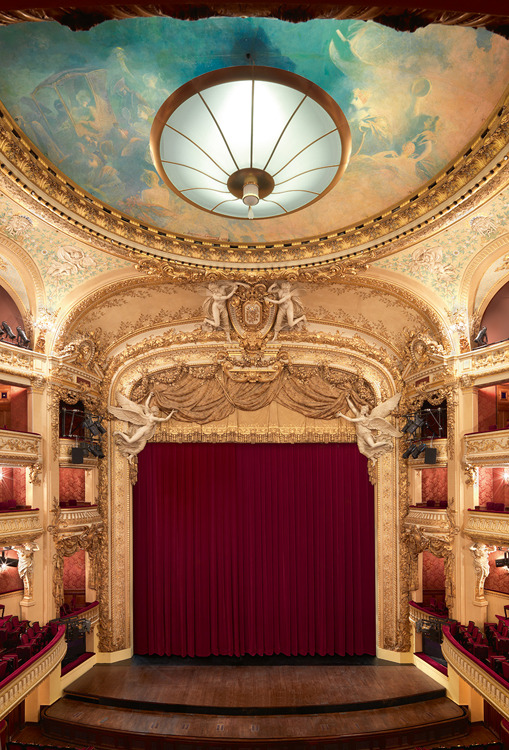 Salle Favart de l'Opéra Comique reconstruit une troisième fois par l'architecte Louis Bernier (1898), Paris, novembre 2019.