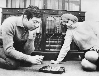 france Gall et Serge Gainsbourg jouant aux échecs