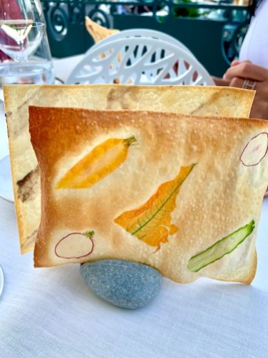 Quand Haute Gastronomie rime avec Haute Couture au Restaurant Louis XV-Alain Ducasse.