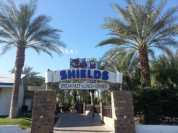 L'entrée du cafe-restaurant au The Shields Date Garden -mama loves to cook