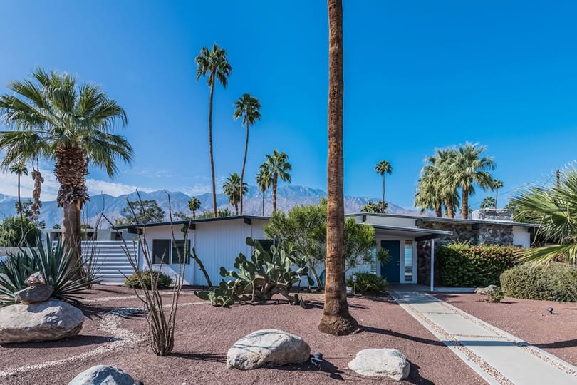 Palm Springs dont l'architecture rétro semble figée dans le temps.