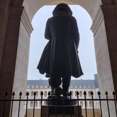 Statue de l'Empereur Napoléon dans la cour des Invalides.