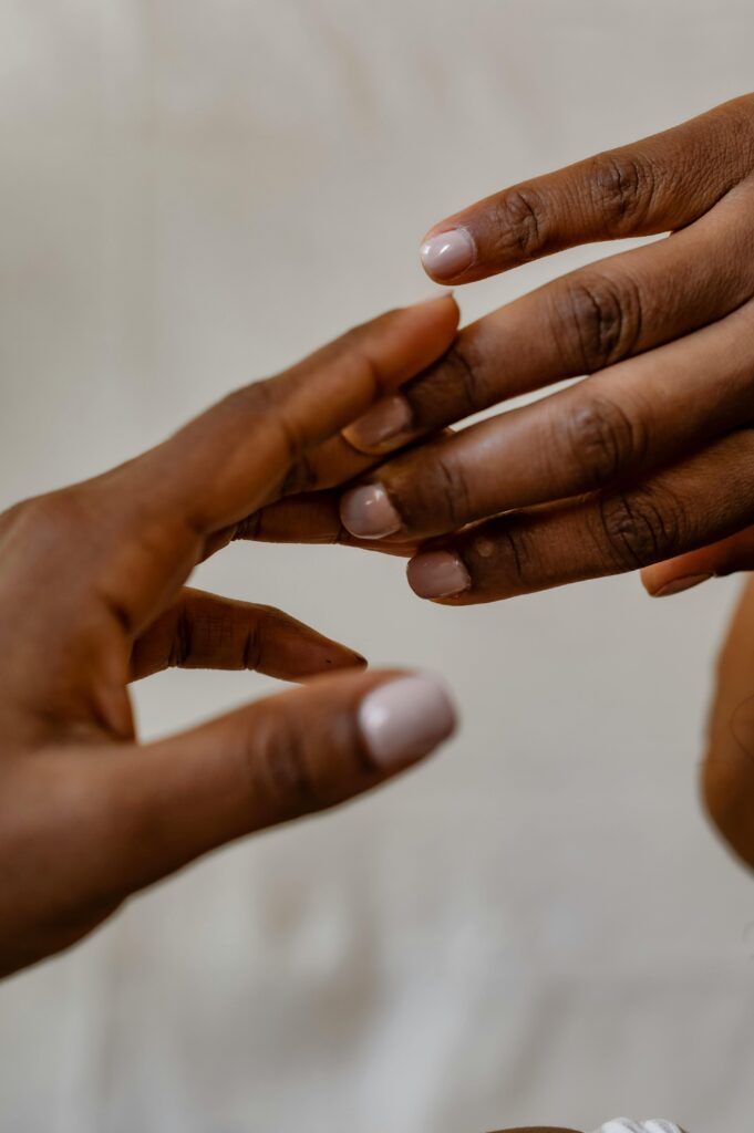 Soins et règles de base pour des ongles parfaits.