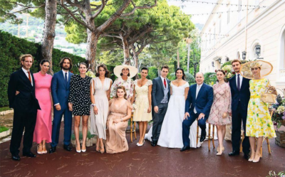 Les membres de la famille princière monégasque ont posé pour une photo de groupe dans le jardin privé du Palais après la cérémonie religieuse du mariage de Louis Ducruet & Marie Chevallier le 27 juillet 2019.