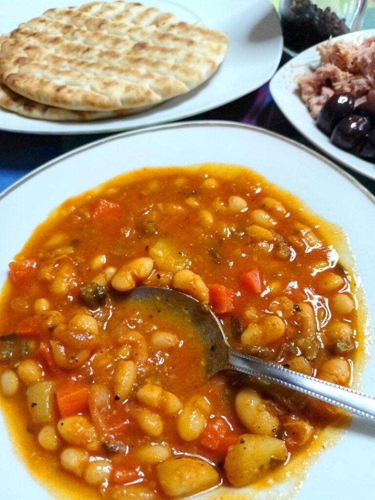 Fassolada la soupe de haricots grecque