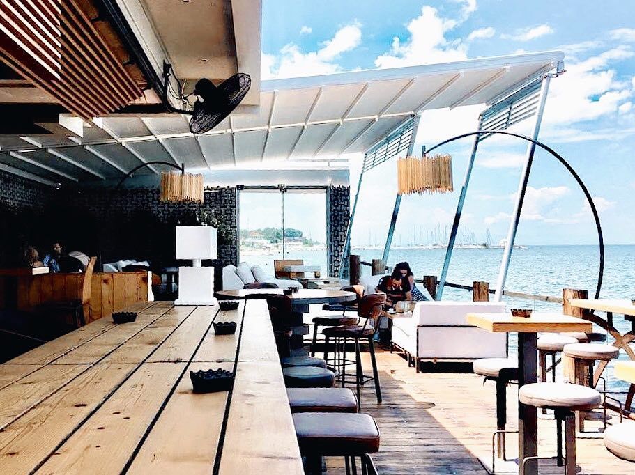 Les cafés du bord de mer de Thessalonique by  Teaonamango
