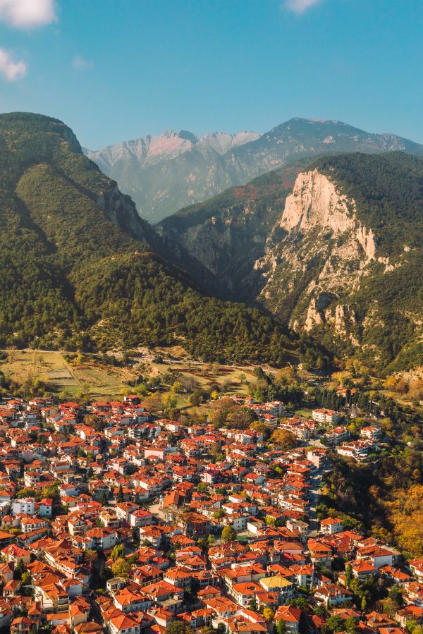 Litochoro au pied du Mont Olympe copyright Discover Greece