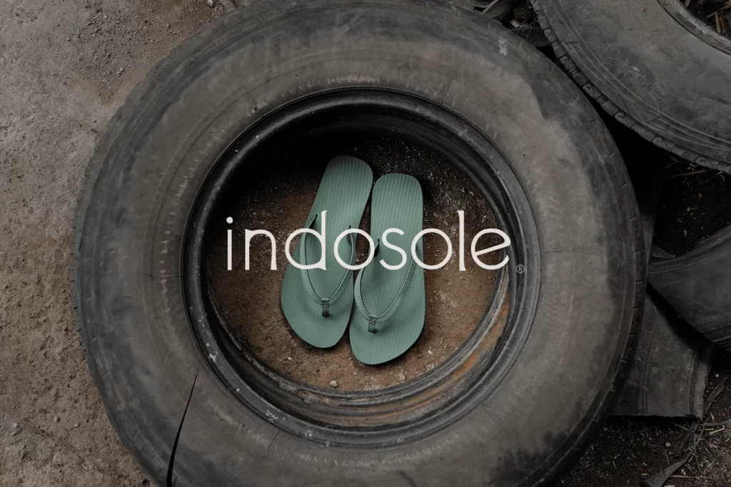 Indosole utilise des pneus usagés pour créer ses semelles pour chaussures vendues chez kenka