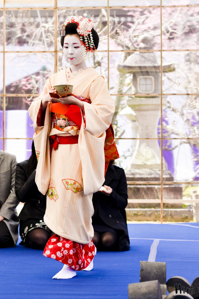 Maiko pour la cérémonie du thé