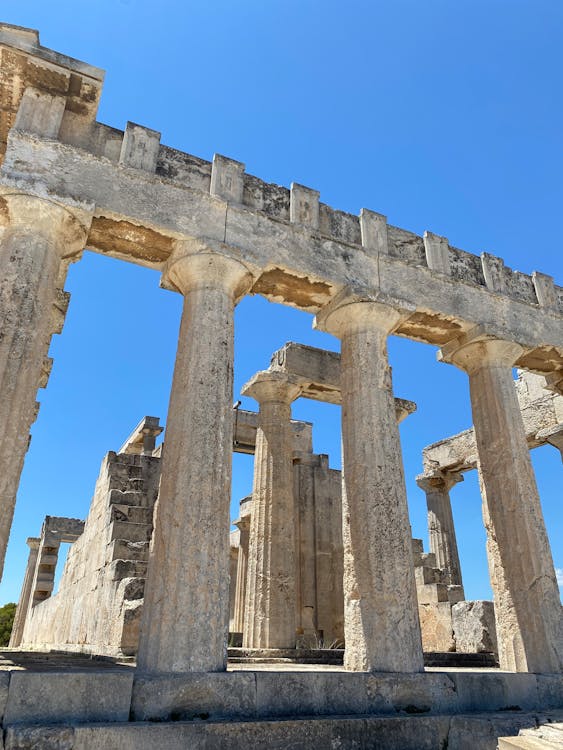 egine et les ruines du temple
