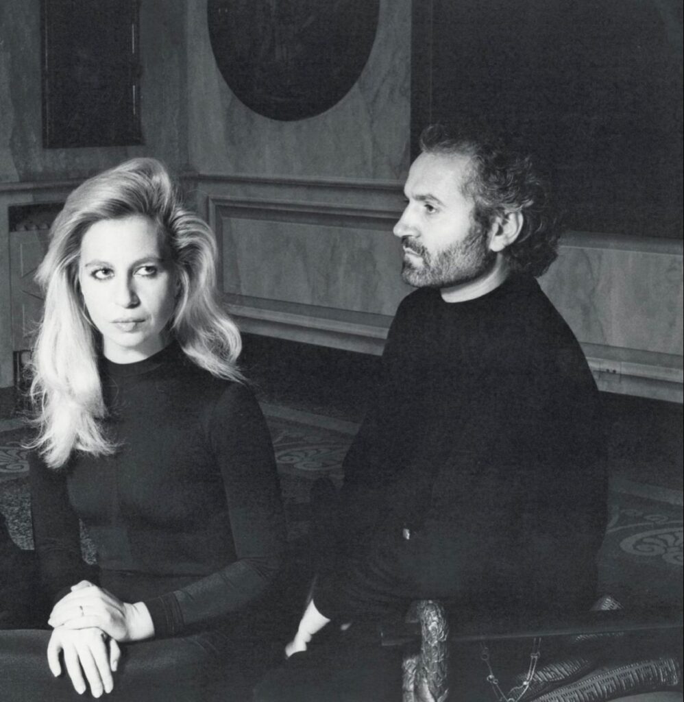 Gianni et sa bambola sa soeur Donatella qui sera toujours sa muse