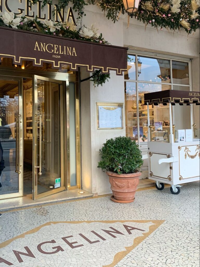 Devanture Angelina Paris Salon de thé parisien depuis 1903