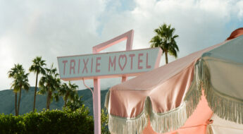 Enseigne Trixie Motel. Trixie motel sign