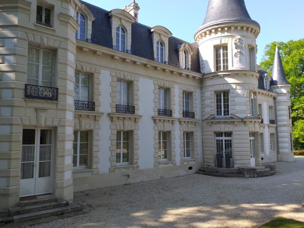 Le Château d'Hardricourt