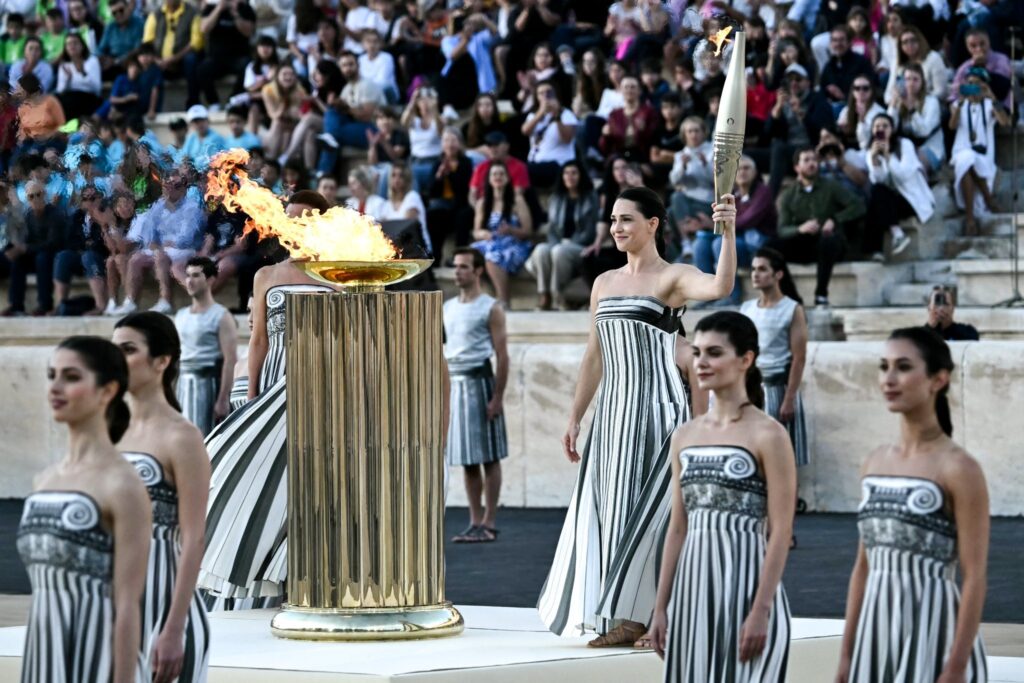 Allumage de la flamme Olympique traditionnellement à Olympie