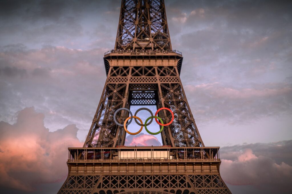 La tour Eiffel en forme olympique