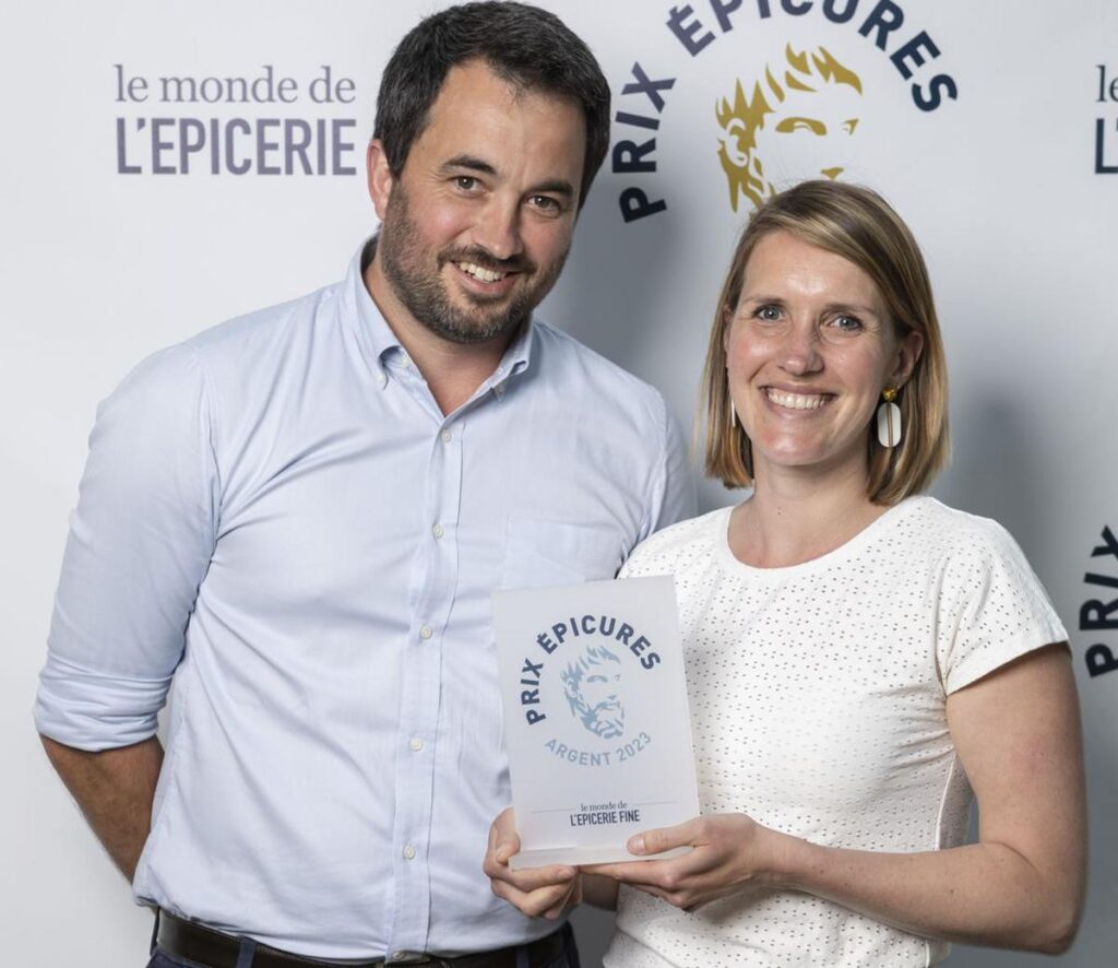 Julien et Eugénie Vanlerberghe ont reçu un prix Épicure lors des rencontres annuelles du monde de l’épicerie fine. © Crédit photo : Domaine Terra