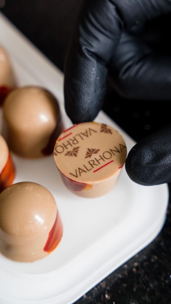 Salon Omyague dégustation de chocolat Valrhona.