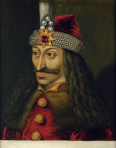  Stoker a ainsi appliqué les crimes sanglants de cette aristocrate démente au Prince voïvode Vlad III, guerrier chrétien qui lutta farouchement pour que son pays demeure dans la foi orthodoxe, surtout après la chute de Constantinople en 1453.