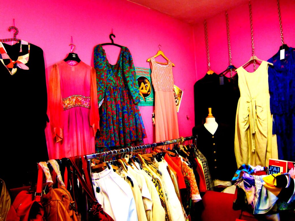Mode rétro résolument moderne chez Boutique Vintage 77 Ménilmontant