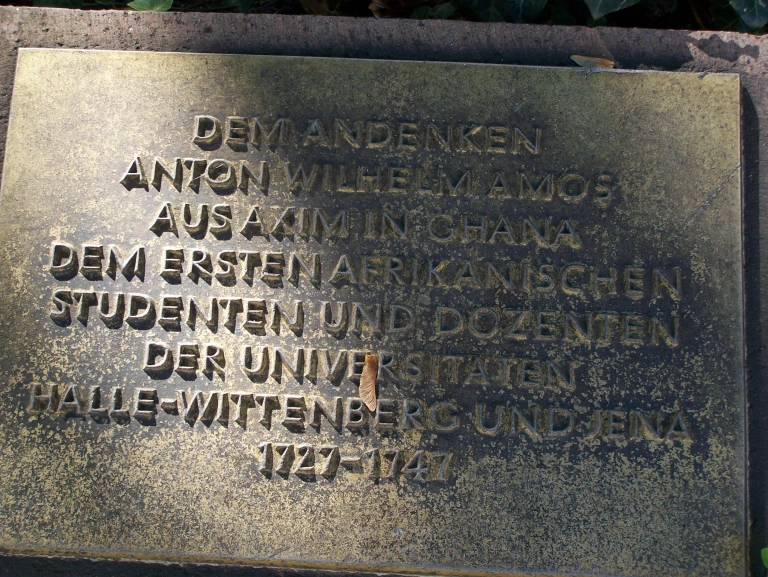 Plaque à la mémoire d'Anton Wilhem Amo d'Axim au Gahna, le premier étudiant Africain et Professeur dans les Universités de Halle-Wittenberg et Jenato (1727-1747) Inaugurée en 1975