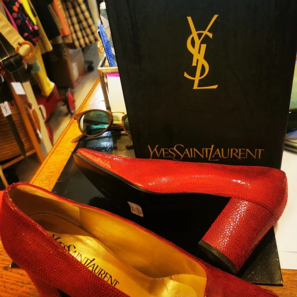 Yves Saint Laurent, marque de luxe à prix doux chez Vintage 77 Ménilmontant