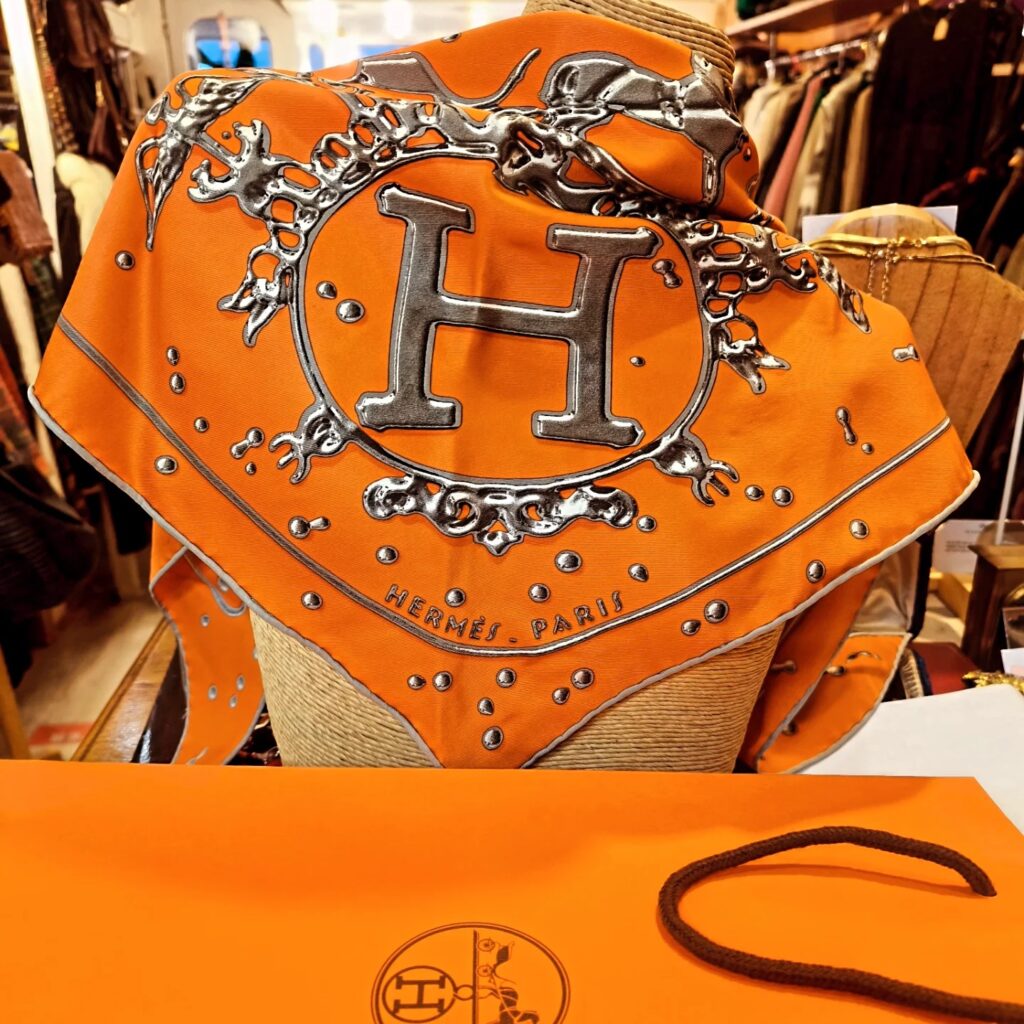 Hermès conseils et chic parisien chez Vintage 77 Ménilmontant