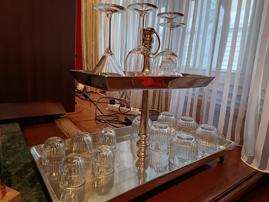 Laissez-vous dorloter le matin avec un petit-déjeuner complet composé d'ingrédients locaux. Chaque jour de 7:00 à 11h- Hotel Trianon Rive Gauche