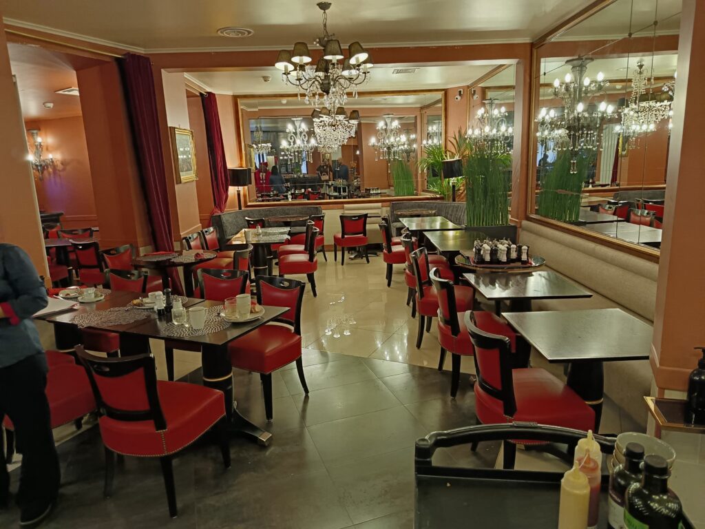la salle du petit déjeuner Hotel Trianon Rive Gauche