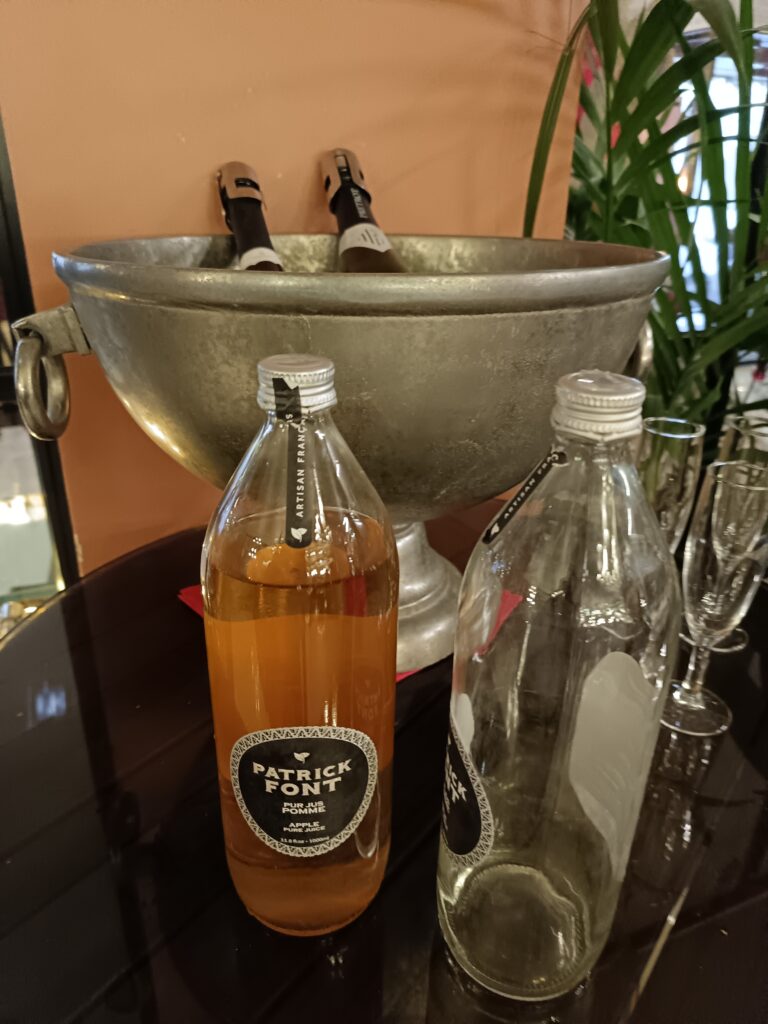 Inclus dans le tarif de la chambre ou en supplément, la qualité du petit-déjeuner est un atout supplémentaire pour l'hôtel Trianon Rive Gauche.