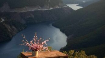 La vue depuis Kallípetra vers la rivière Aliacmon, Véria, Grèce par Ritsa Litsa