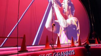 Un aperçu de l'intérieur de la Crypto[dot]com Arena pendant les préparatifs des Grammy Awards de dimanche (photo de presse par Francis Specker/CBS)