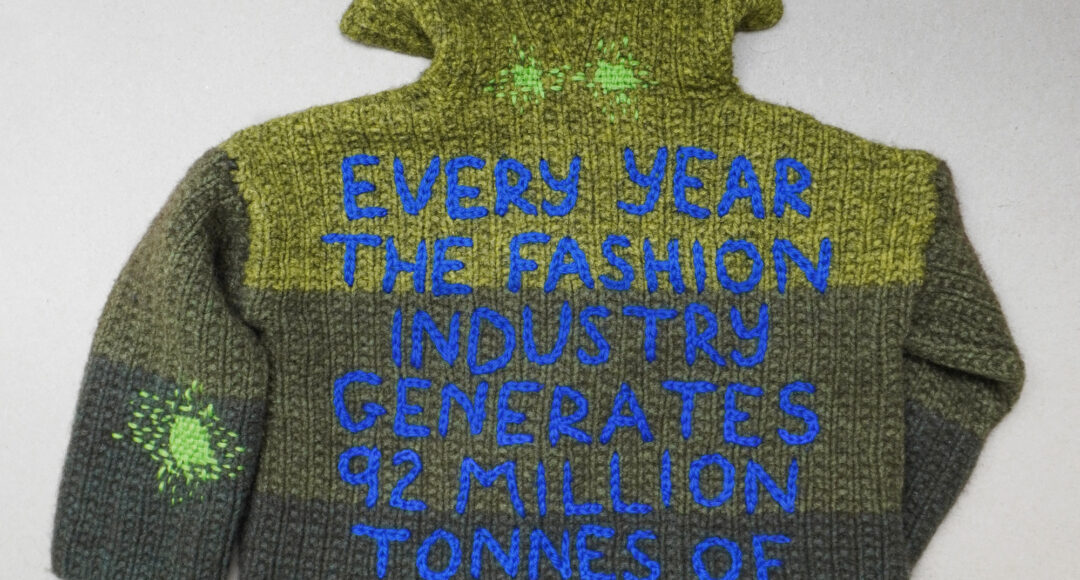 Chaque année, l'industrie de la mode génère 92 millions de tonnes de déchets mis en décharge. Source : @earthdaynetwork