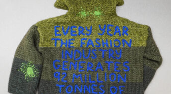 Chaque année, l'industrie de la mode génère 92 millions de tonnes de déchets mis en décharge. Source : @earthdaynetwork