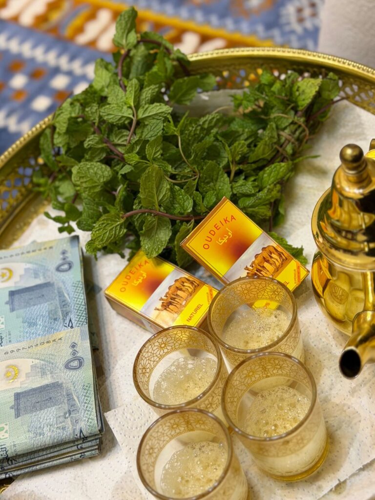 Le Thé mauritanien une tradition d'accueil