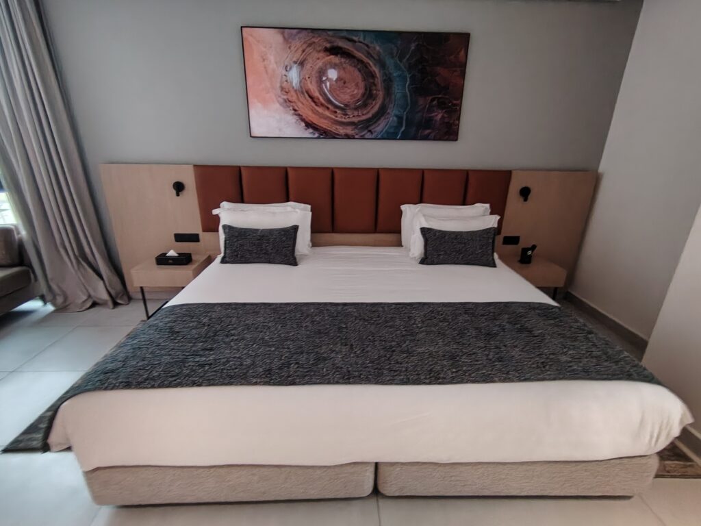 Literie confortable et calme absolu au MH Hotel.