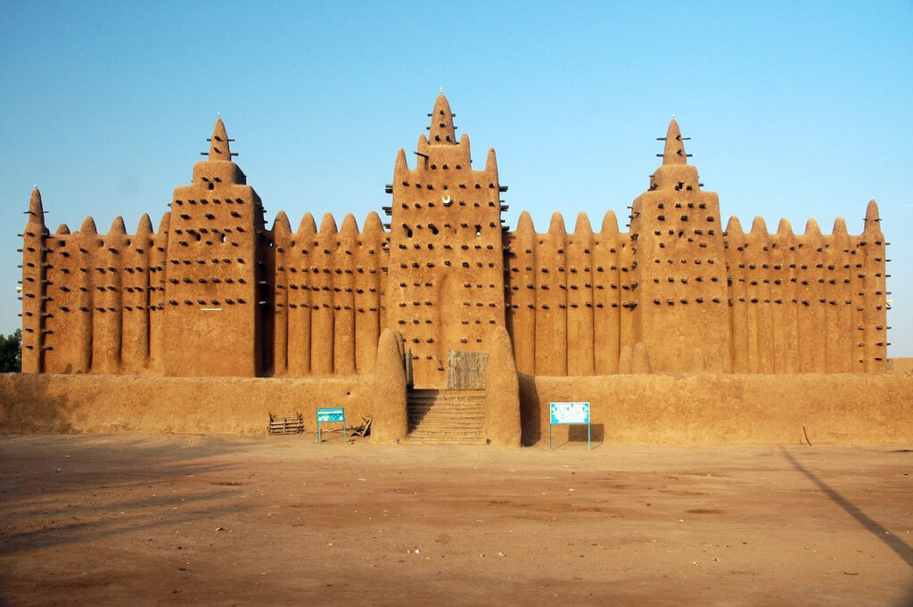 La tour de pierre de Chinguetti — Mauritanie Atlas and Cameras