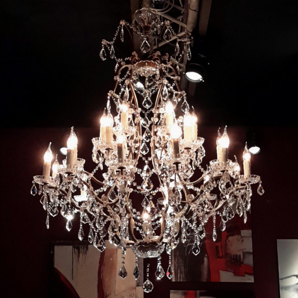 Chandelier Paris Design Week by @mailmiocuoredipietratremaancora